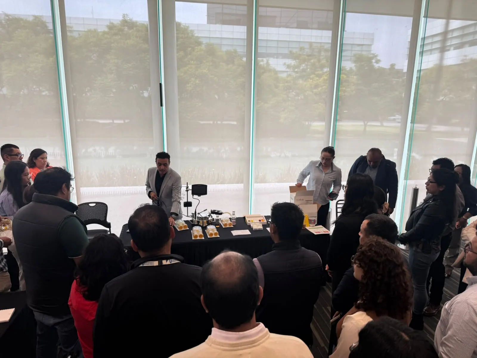 Demostración de equipos de laboratorio en el COPISA Innovation Day 2026